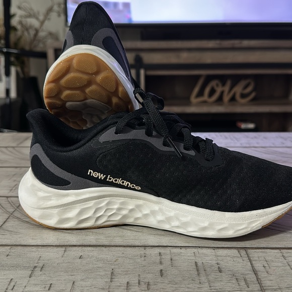 ♥️ New Balance Fresh Foam Tennis Shoe - Picture 3 of 9